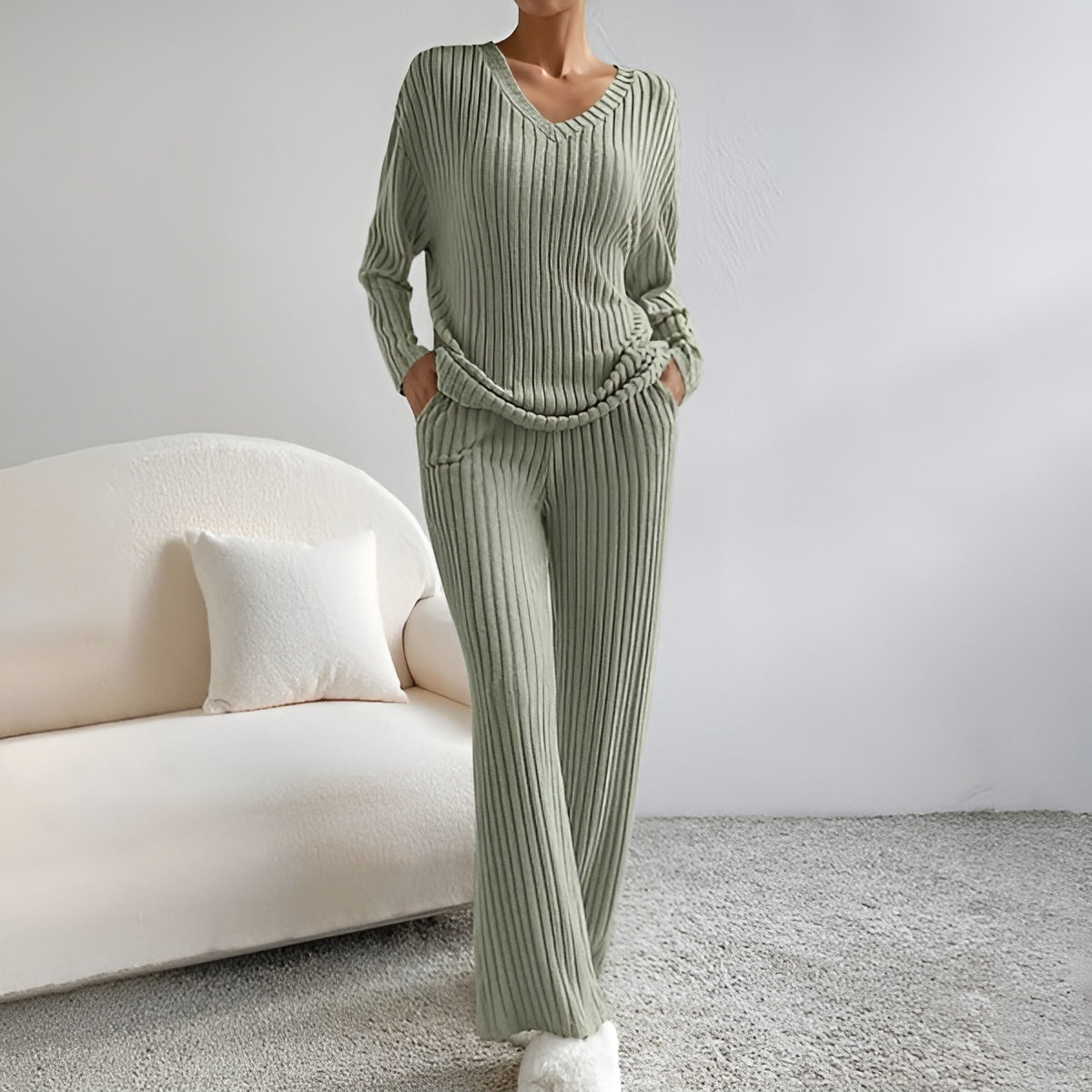 Islaâ„¢ | Ribbed V-neck sweater set