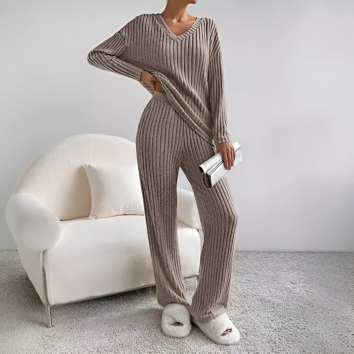 Islaâ„¢ | Ribbed V-neck sweater set